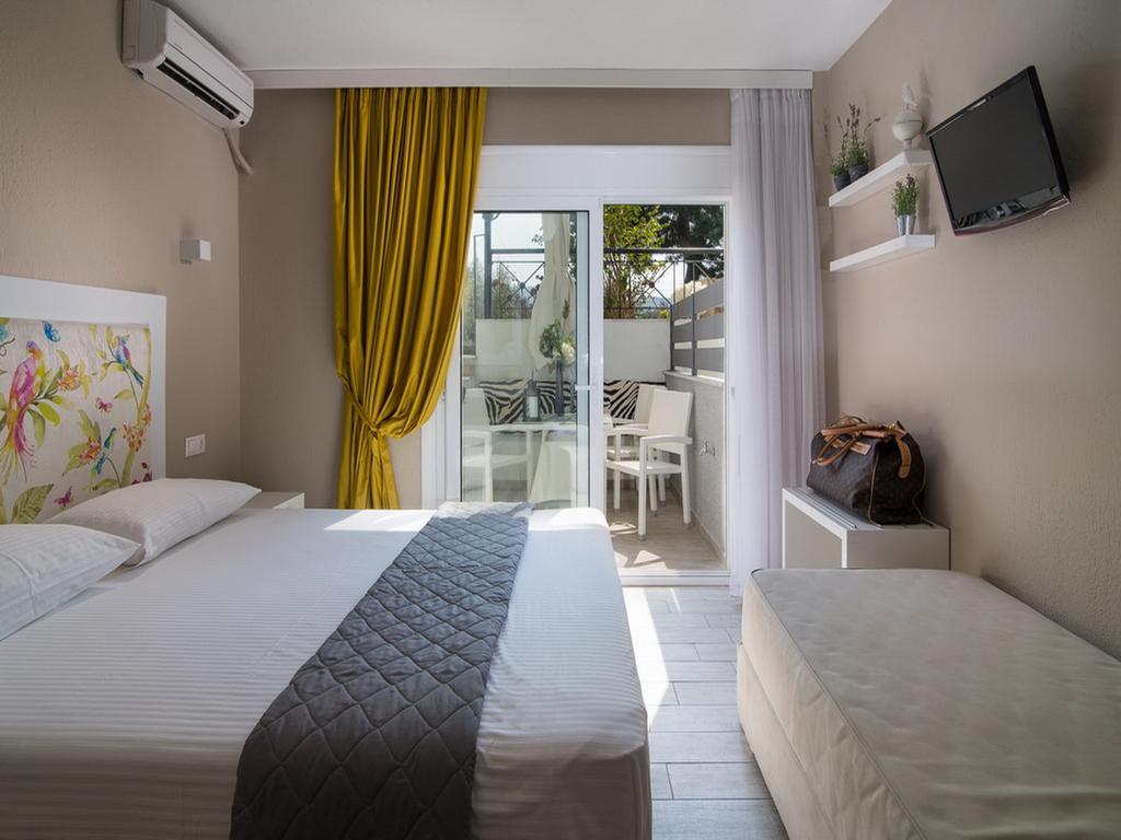 Frau Irenes Haus Apartment Sarti Bagian luar foto