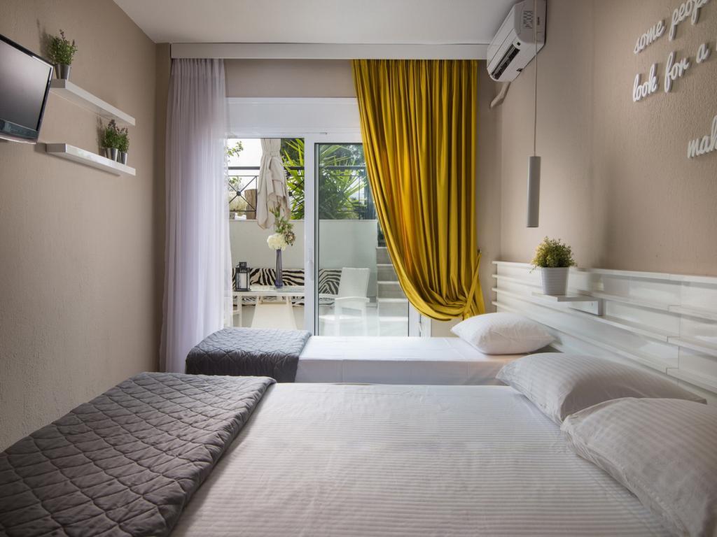 Frau Irenes Haus Apartment Sarti Bagian luar foto