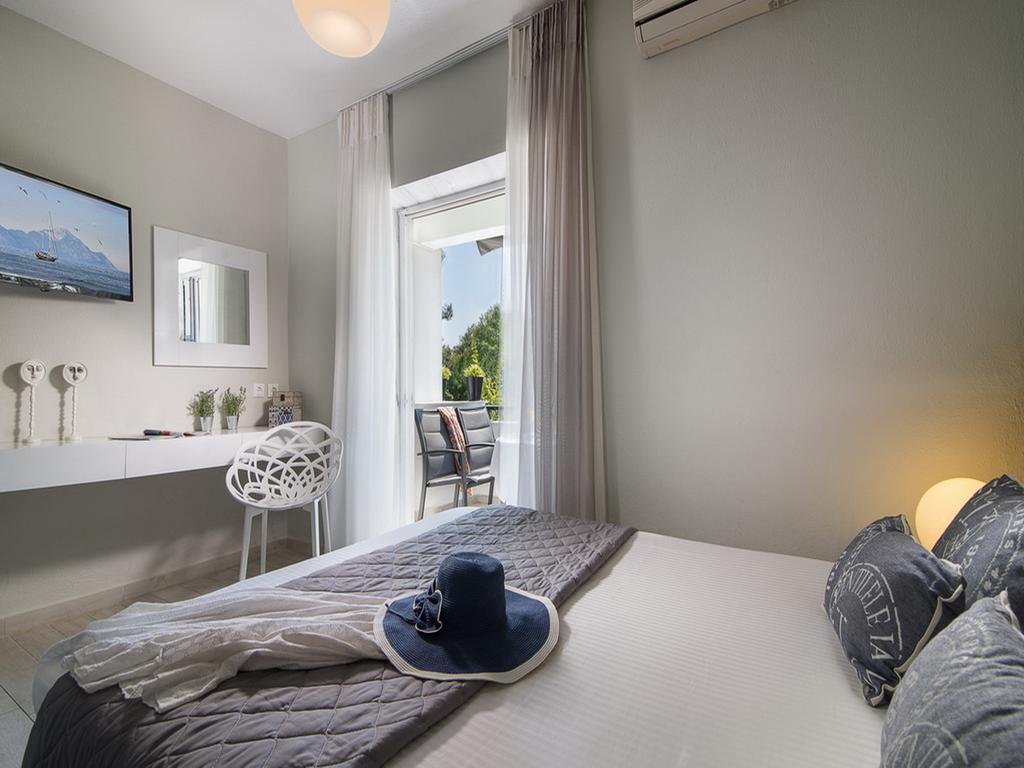 Frau Irenes Haus Apartment Sarti Bagian luar foto